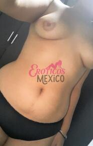 Morena culona sensual y complaciente